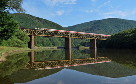 Vodní dílo Ružín a 3410 metrů dlouhý most zajišťující dopravu